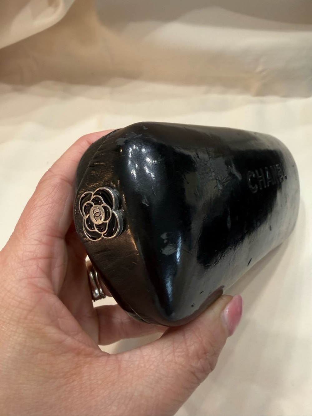 Chanel Camellia Sunglasses – Black Frame with CC Logo - Picture 11 of 14